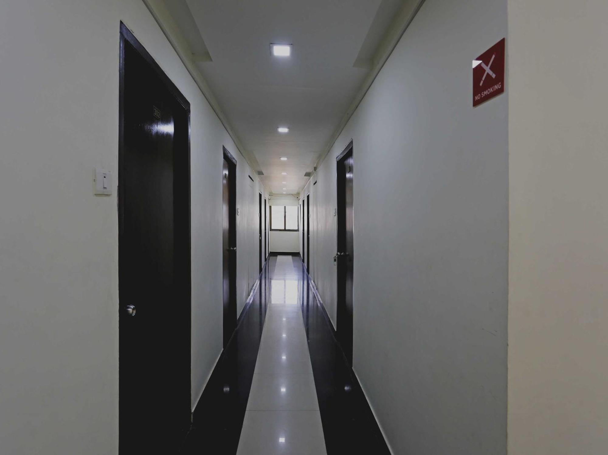 Hotel O Golden Wings Udaipur Exteriör bild